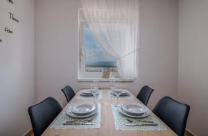 Ảnh trong thư viện ảnh của Apartment TRIES 3 with heated pool and sea view ở Klimno