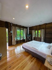 Ένα ή περισσότερα κρεβάτια σε δωμάτιο στο The Keree Resort - Kiriwong เดอะ คีรี รีสอร์ท คีรีวง +26 φωτογραφίες