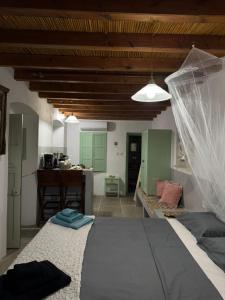 Galería fotográfica de Petrino 1 - Traditional Lerian House en Vromolithos