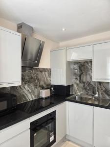Η κουζίνα ή μικρή κουζίνα στο A cosy studio flat