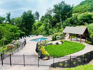 a garden with a pool and a gazebo at Daa Bears Lodge in Gatlinburg
