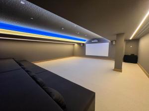 a room with a couch and a projection screen at Hipotels Barrosa Garden in Chiclana de la Frontera