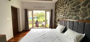 Postel nebo postele na pokoji v ubytování Willostays Snowmanor kodaikanal