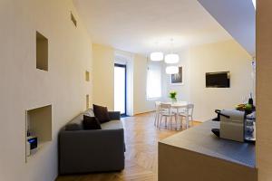 a living room with a couch and a table at Maison Laghetto - Apartment Suite in Milan