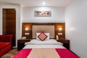 Postel nebo postele na pokoji v ubytování Hotel Le Roi Near New Delhi Railway Station