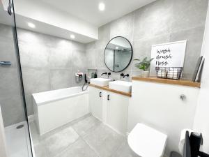 Ένα μπάνιο στο Spacious Guest Room in Basildon, Essex +7 φωτογραφίες