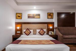 Postel nebo postele na pokoji v ubytování Hotel Le Roi Near New Delhi Railway Station