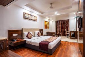 Postel nebo postele na pokoji v ubytování Hotel Le Roi Near New Delhi Railway Station