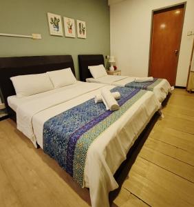 Postel nebo postele na pokoji v ubytování Treeline Urban Inn