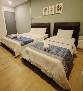 Postel nebo postele na pokoji v ubytování Treeline Urban Inn