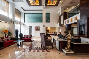 Posezení v ubytování Hotel Le Roi Near New Delhi Railway Station