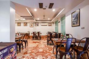 Posezení v ubytování Hotel Le Roi Near New Delhi Railway Station