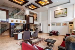 Posezení v ubytování Hotel Le Roi Near New Delhi Railway Station