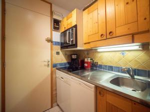 Nhà bếp/bếp nhỏ tại Studio divisible 4 pers, balcon plein sud, parking optionnel - FR-1-291-814