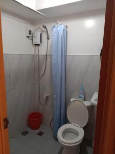 Koupelna v ubytování Deca home's tipolo mandaue