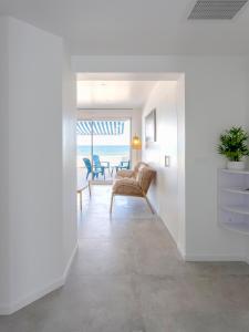 a living room with a couch and a view of the ocean at Sublime appartement face à la mer avec accès plage in Palavas-les-Flots