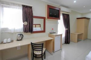 a kitchen with a counter and a chair in a room at PLM Golden Lodge in Durban