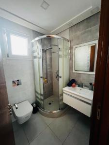 a bathroom with a shower and a toilet and a sink at Appartement S1 Haut Standing Monastir in Monastir