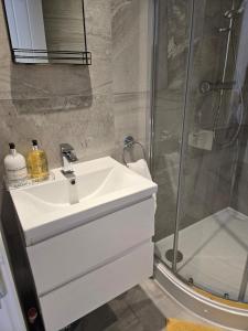 Ένα μπάνιο στο A cosy studio flat +4 φωτογραφίες