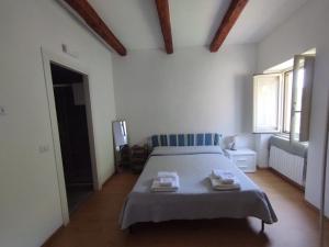 a bedroom with a bed with two towels on it at Casa Rasi in Maratea