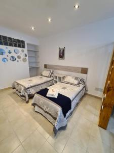 a bedroom with two beds in a room at Altos 679inn in Comodoro Rivadavia