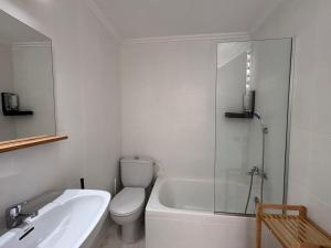 Koupelna v ubytování VMC Rooms