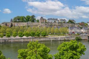 a city with a river and trees and buildings at Le Cocon de l'Oise - F2 Cosy au bord de l'eau in Saint-Ouen-lʼAumône