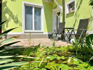 Ein Garten an der Unterkunft AJO Apartments - Alte Donau Garden Flat - Self-Check-in