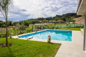 a swimming pool in the middle of a yard at Escondidinho do Vez, LDA in Arcos de Valdevez