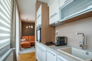 Kuchyň nebo kuchyňský kout v ubytování JEZERSKA RESIDENCE Palić