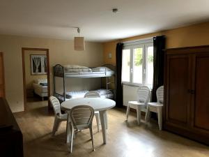 Khu vực ghế ngồi tại relais de l'auberge