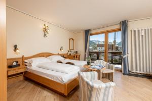 Posteľ alebo postele v izbe v ubytovaní Hotel Flora + 37 fotografií
