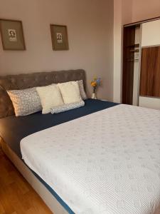 Ένα ή περισσότερα κρεβάτια σε δωμάτιο στο Apartment Old Stone