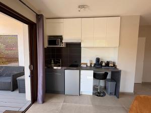 Kuchyň nebo kuchyňský kout v ubytování GuestHouse Le Patio34