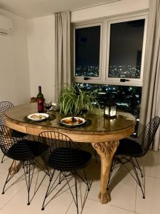 Güemes Premium, 2 dorm con Vista a las Sierras ALOHA #2的休息区