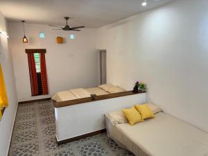 a bedroom with two beds and a ceiling at Phalguni Farm Stay in Nanjangūd +18 photos
