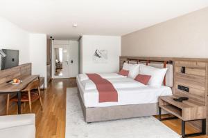 Voodi või voodid majutusasutuse Tailormade Hotel KRONE Sarnen toas +37 fotot