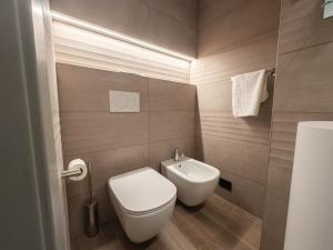 Ένα μπάνιο στο Hotel Duomo Cremona +26 φωτογραφίες