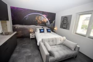a bedroom with a bed and a couch and a chair at LUNAR, proche frontière Basel, Free parking in Saint-Louis