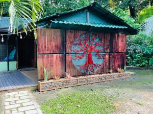 Toucan Hideout with Plunge Pool tesisinin dışında bir bahçe