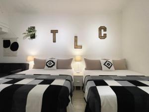 Postel nebo postele na pokoji v ubytování Urban Abode Apartment 1
