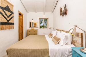 a bedroom with a bed and a lamp at Villa Dassos by Villa Plus in Skinária
