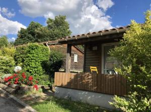 Vonkajšia záhrada v ubytovaní Résidence Les Chalets de Millau