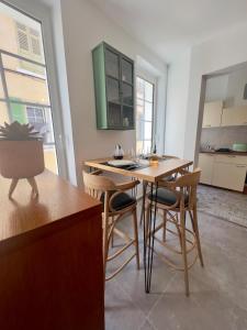 Kuchyň nebo kuchyňský kout v ubytování Le Cocon Chic Choc et Cosy