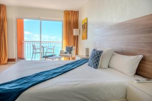 Postel nebo postele na pokoji v ubytování Hotel Arawak Beach Resort