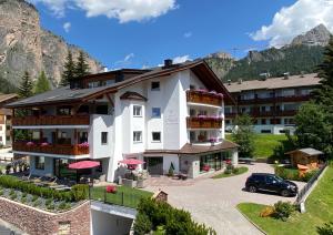 Nespecifikovaný výhled na hory nebo výhled na hory při pohledu z hotelu