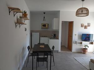 a kitchen and dining room with a table and chairs at Le nid cosy in Tabarka