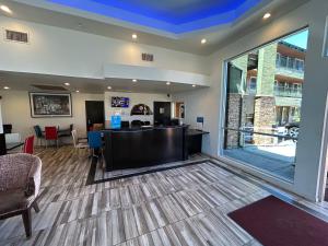 a lobby with a waiting area and a large window at Motel 6 Pasadena, CA Old Town Pasadena Area in Pasadena