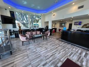 a lobby with a waiting area with chairs and a table at Motel 6 Pasadena, CA Old Town Pasadena Area in Pasadena