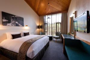 Postel nebo postele na pokoji v ubytování Scenic Hotel Franz Josef Glacier + 37 fotografií